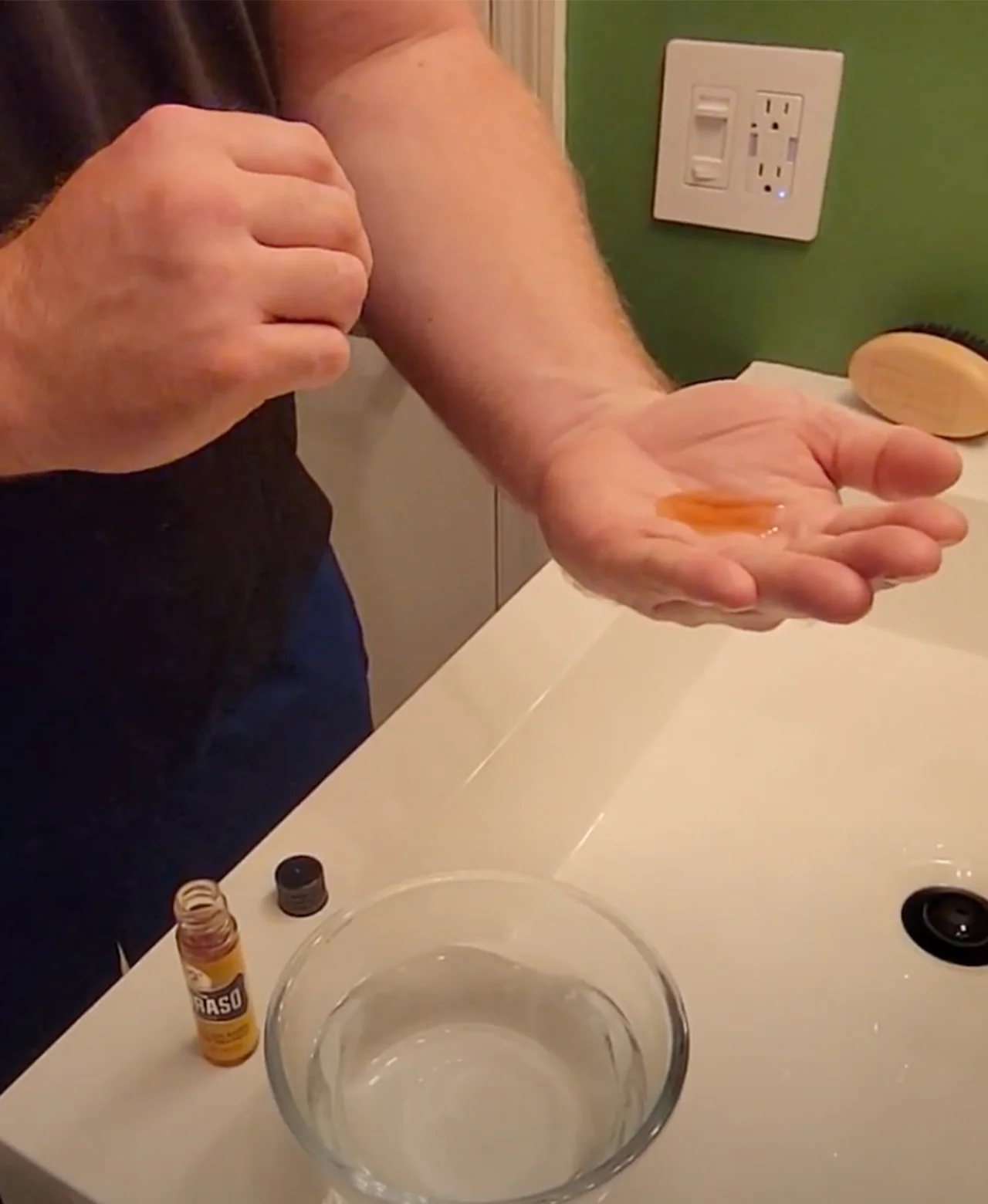 Hot Oil Beard Treatment: Wood & Spice - Image 11